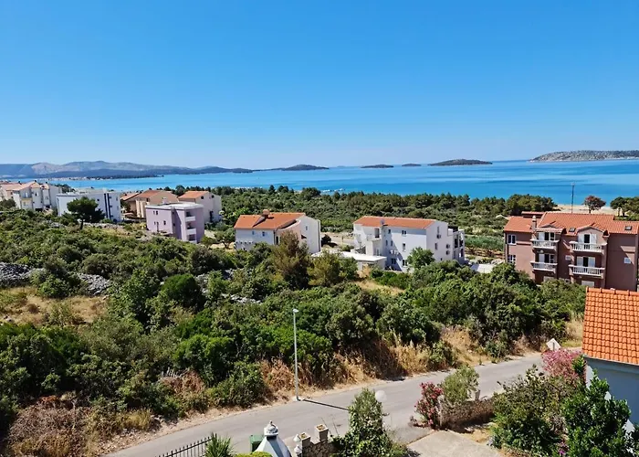 Apartment Luka With Balcony, Sea View And Free Parking