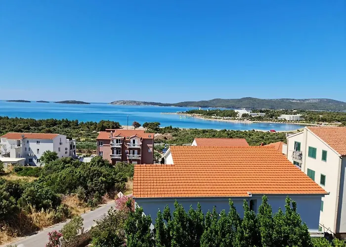 Apartment Luka With Balcony, Sea View And Free Parking