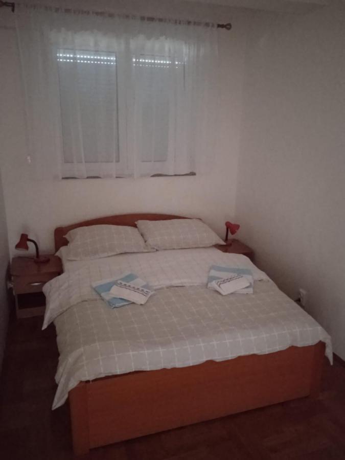 Luka With Balcony, Sea View And Free Parking