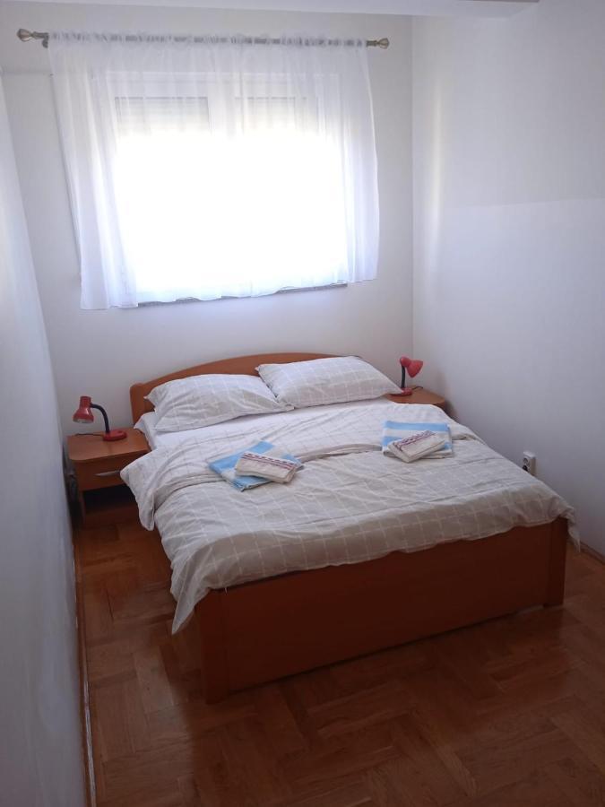 Luka With Balcony, Sea View And Free Parking