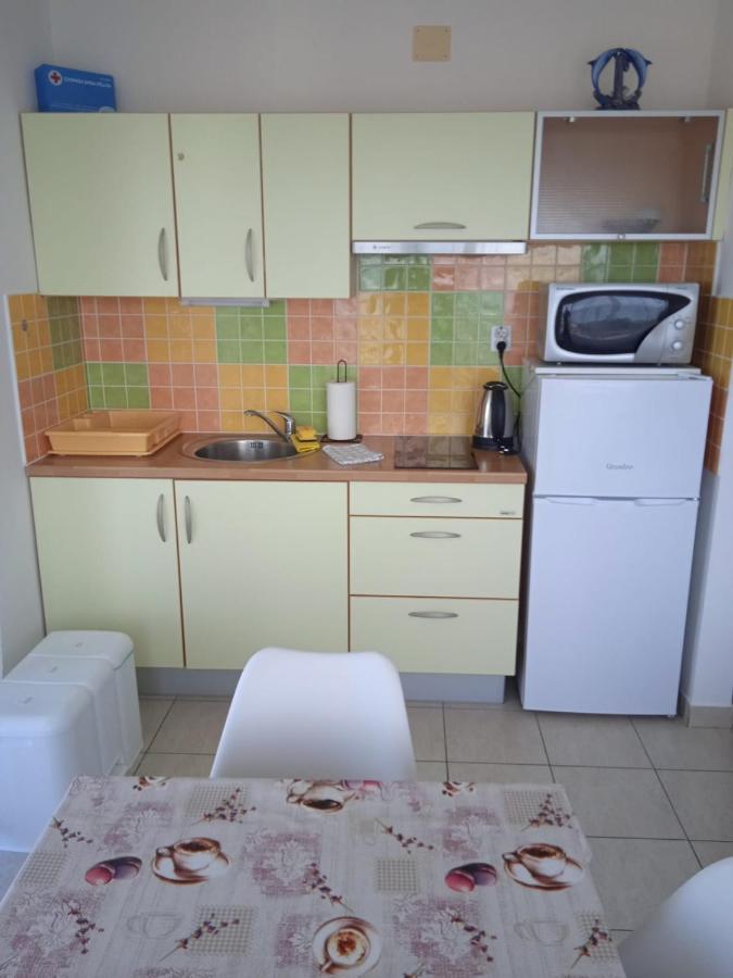 Luka With Balcony, Sea View And Free Parking *